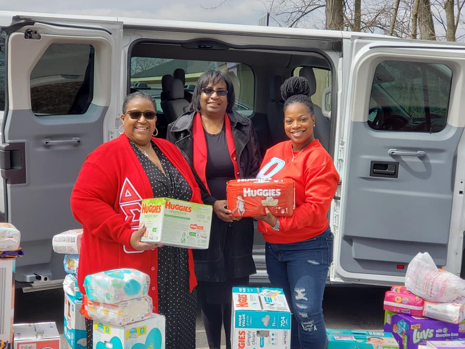 Delta Sigma Theta Sorority, Inc., St. Louis Alumnae Chapter Delivers to The Sparrow's Nest Maternity Home